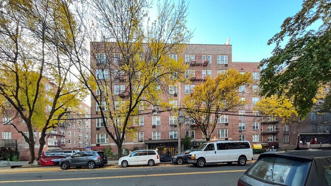 14220 41st Ave in Flushing, NY - Building Photo - Building Photo