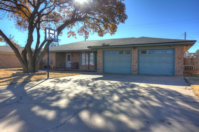 815 7th St in Wolfforth, TX - Building Photo - Building Photo
