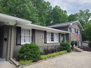 6735 River Springs Ct NW in Atlanta, GA - Foto de edificio - Building Photo