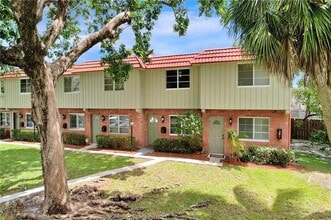 12 NE 20th Ct in Wilton Manors, FL - Building Photo - Building Photo
