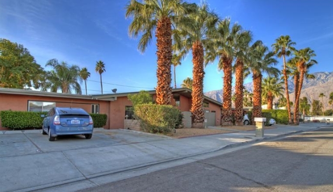 3755 E Calle de Ricardo in Palm Springs, CA - Building Photo