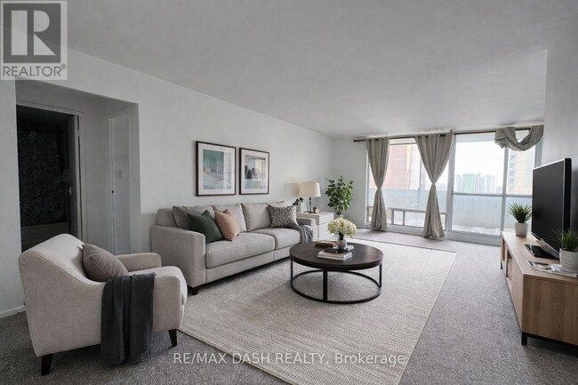 1 Massey Square in Toronto, ON - Building Photo - Building Photo