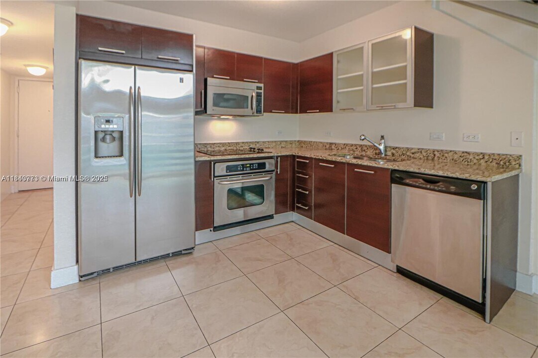41 SE 5th St, Unit 604 in Miami, FL - Building Photo