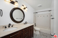 22634 Town Crier Rd in Calabasas, CA - Building Photo - Building Photo