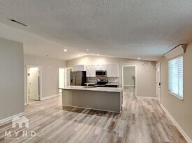 5825 Crossing King Dr in Charlotte, NC - Building Photo