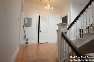 1726 Beacon St in Brookline, MA - Building Photo - Building Photo