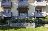 Montecito Gardens in Van Nuys, CA - Foto de edificio - Building Photo