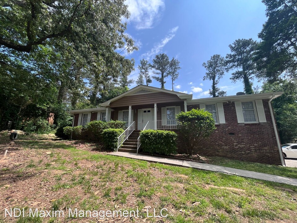 1602 Bethsaida Rd in Riverdale, GA - Building Photo