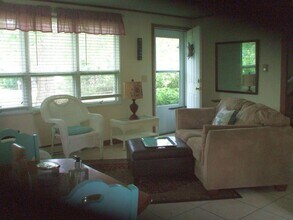 73 Aspen Rd in South Kingstown, RI - Building Photo - Building Photo