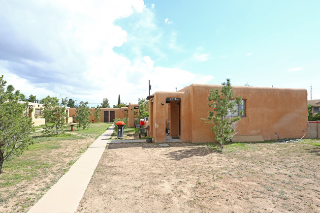 3516-3520 Ross Ave SE in Albuquerque, NM - Building Photo - Building Photo