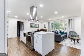 1300 Wichita Dr SW in Atlanta, GA - Building Photo - Building Photo