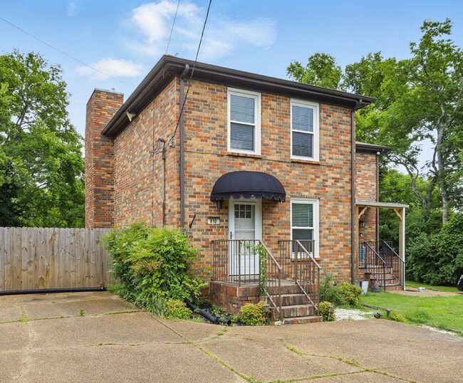 810 Kinsington Dr in Nashville, TN - Foto de edificio - Building Photo