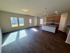 117 Rocky View Ln in Andice, TX - Building Photo - Building Photo