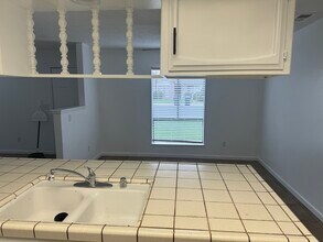 1830 E Laura Ave in Visalia, CA - Building Photo - Building Photo