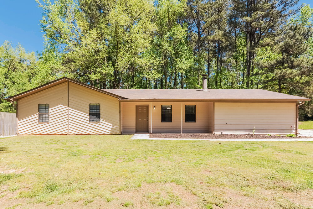 2882 Parkwood Rd in Snellville, GA - Building Photo