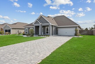 140 Martingale Lp in Lynn Haven, FL - Building Photo - Building Photo