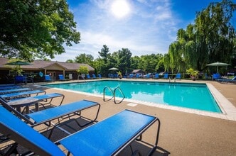 Cove Lake Village Apartments in Lexington, KY - Foto de edificio - Building Photo
