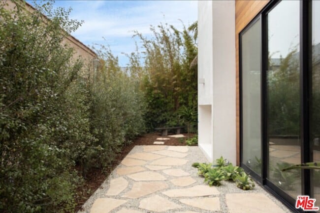 1033 1/2 Grant St in Santa Monica, CA - Building Photo - Building Photo