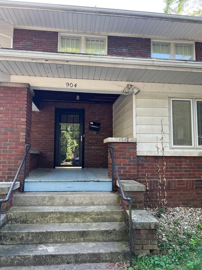 property at 904 E University St