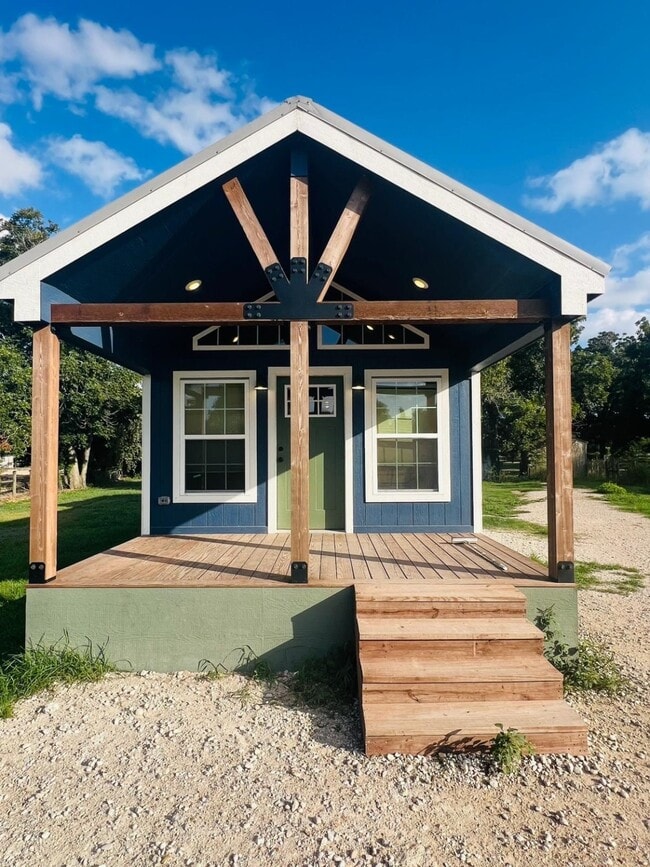 property at 2019 Frazer Dr