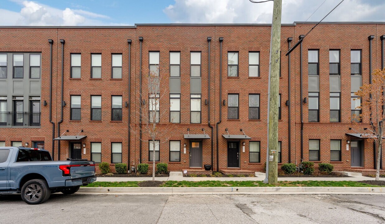 905 Grundy St in Baltimore, MD - Building Photo
