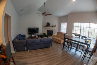 2210 Pearl St, Unit 206 in Austin, TX - Building Photo - Building Photo