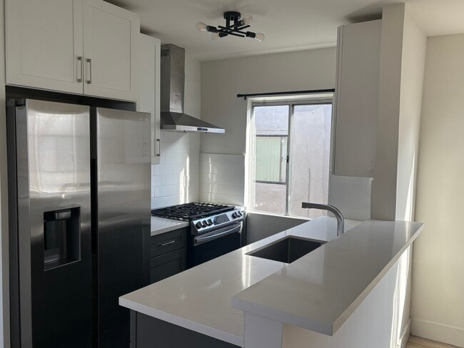 property at 1639 S Hobart Blvd