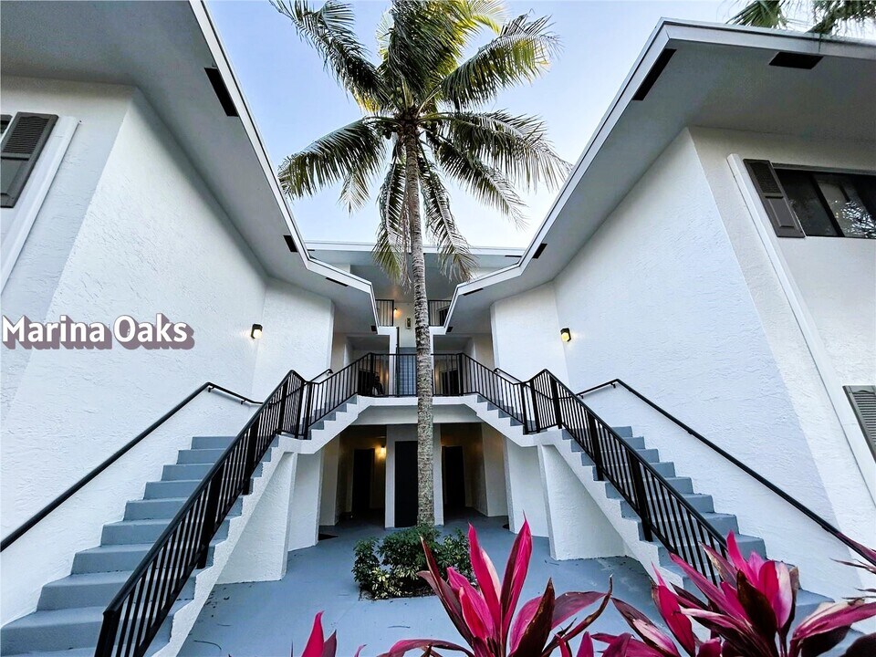 2445 SW 18th Ter, Unit 917 in Fort Lauderdale, FL - Building Photo