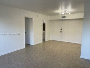 4709 NW 7th St in Miami, FL - Building Photo - Building Photo