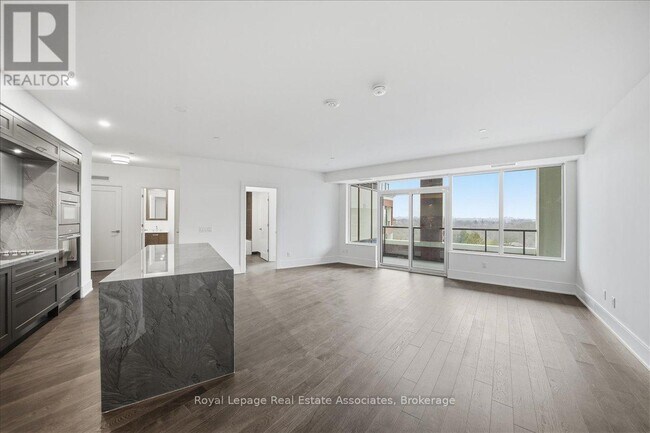 259 The Kingsway in Toronto, ON - Building Photo - Building Photo