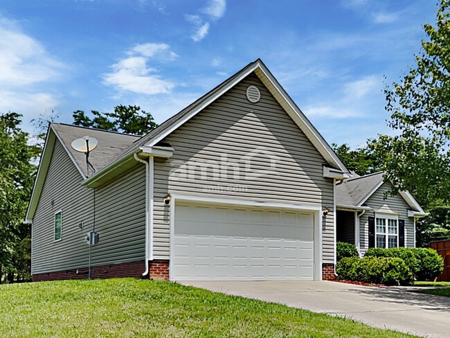 property at 1207 Hampton Park Dr