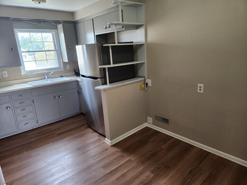 7717 Kenton Ave, Unit Up in Parma, OH - Foto de edificio