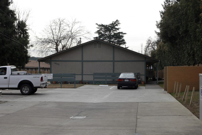 300 Harding Ave in Sacramento, CA - Building Photo - Building Photo