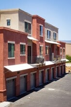 Roundhouse Place in San Luis Obispo, CA - Foto de edificio - Building Photo