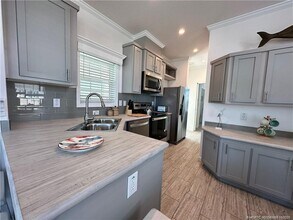 219 NE Sunrise Terrace in Jensen Beach, FL - Building Photo - Building Photo