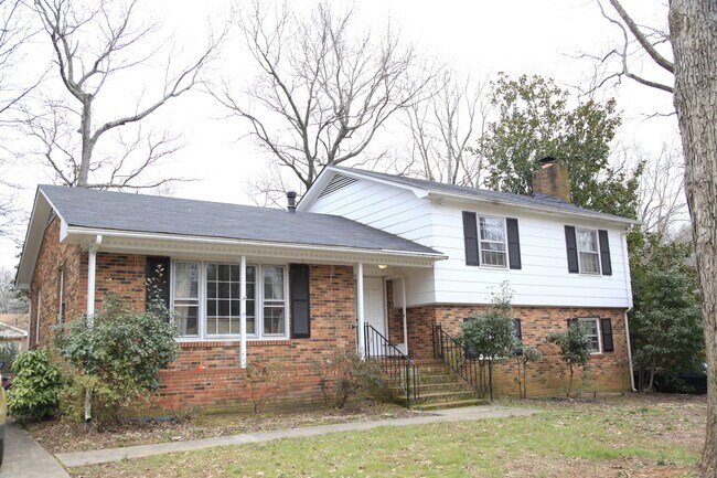 property at 2414 Knickerbocker Dr