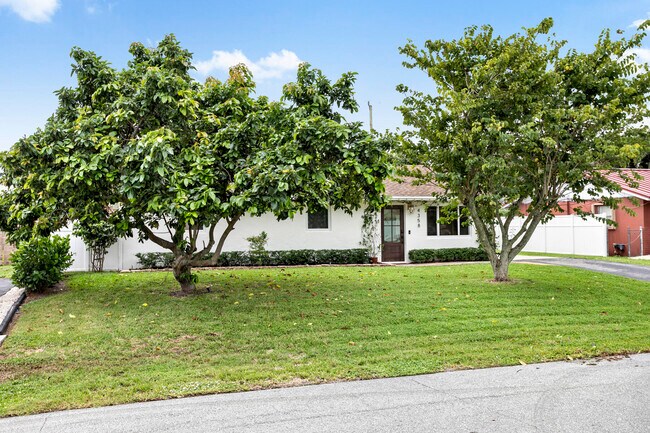 4358 Birdwood St in Palm Beach Gardens, FL - Building Photo - Building Photo