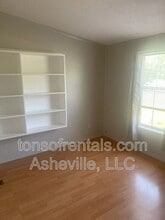 205 Wormie Ln in Hendersonville, NC - Building Photo - Building Photo