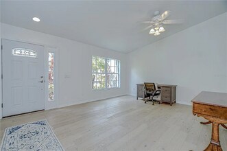 7107 Colonial Lake Dr in Riverview, FL - Building Photo - Building Photo