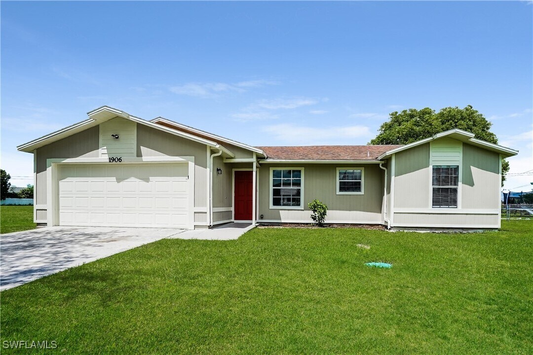1906 NE 22nd Ave in Cape Coral, FL - Building Photo