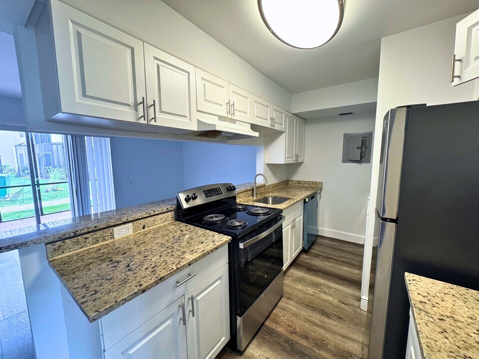 4461 Treehouse Ln in Tamarac, FL - Building Photo