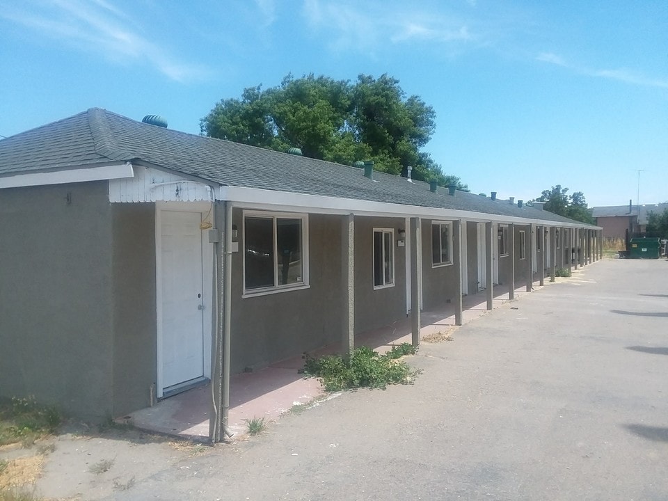 11332 N State Rte 99 Hwy in Lodi, CA - Building Photo