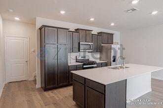 2020 Saddle Wy in Mesquite, TX - Foto de edificio - Building Photo