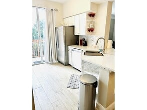 2046 Alta Meadows Ln in Delray Beach, FL - Foto de edificio - Building Photo