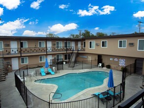 Driftwood Apartments in Fullerton, CA - Building Photo - Building Photo