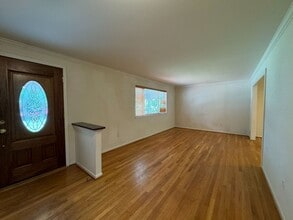 10013 Eastlake Dr in Fairfax, VA - Building Photo - Building Photo