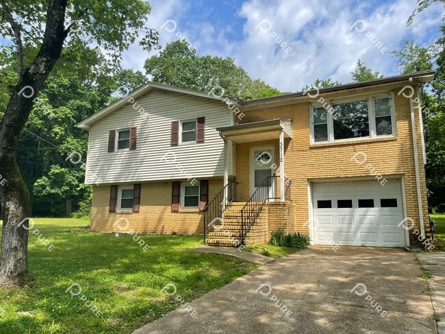 3712 Fox Trail Cir NW in Huntsville, AL - Building Photo - Building Photo