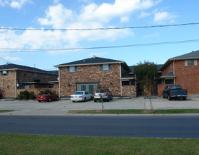 221 SW Esplanade Ave in Metairie, LA - Building Photo - Building Photo