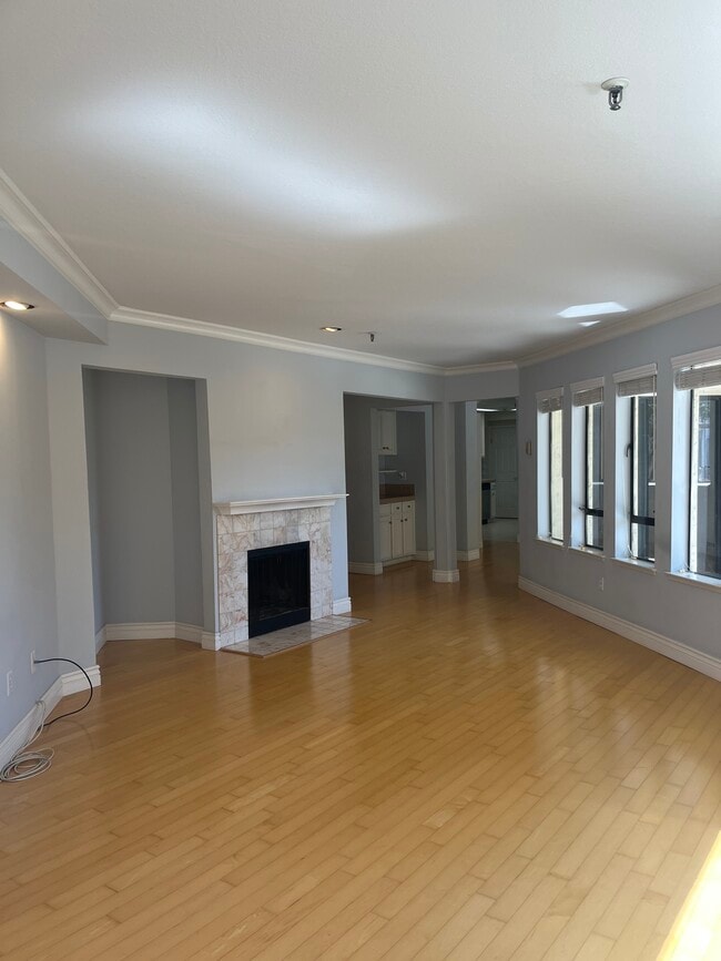 365 Forest Ave, Unit 2D