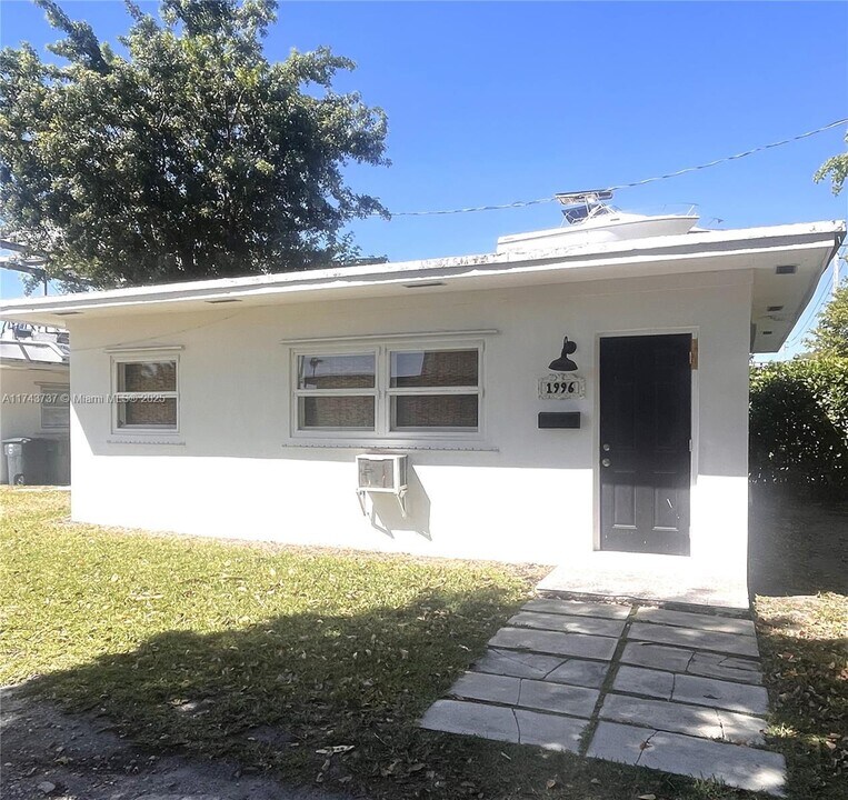 1996 NE 135th St in North Miami, FL - Building Photo